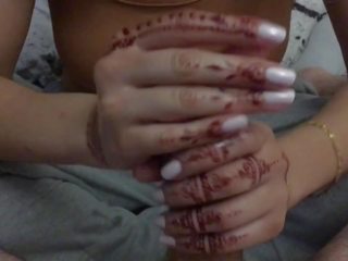 Perfektní ruce s dovedností & henna tetování škubání můj.