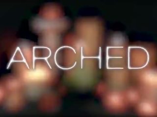 Arched -katie kush & laz fyre painduv õlitatud täiskasvanud film