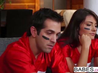 Babes - snack angriff starring lucas frost und adria rae