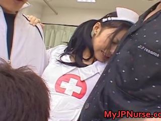 Aino kishi الآسيوية ممرضة expand لها الساقين
